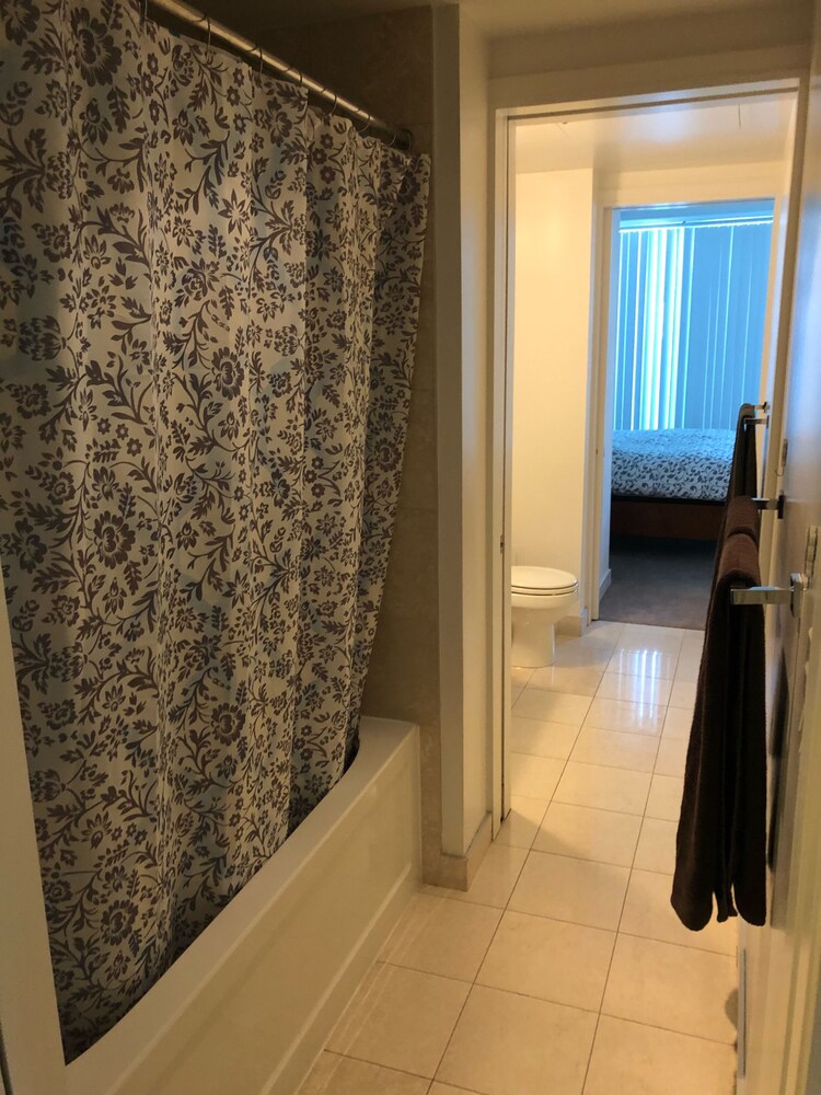 City Condo, 2 Bedrooms - Bathroom