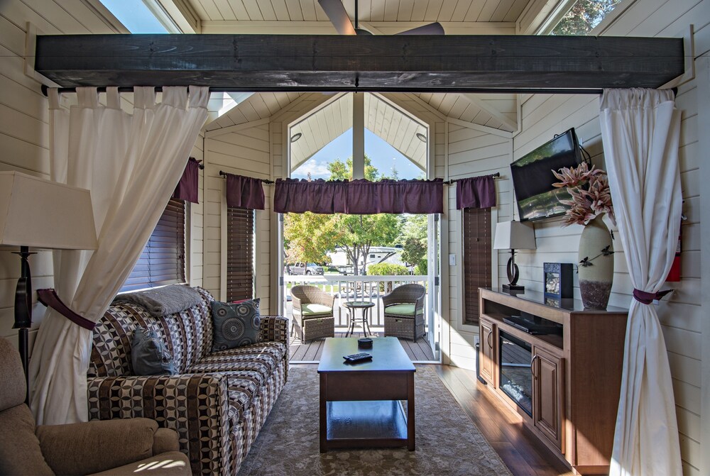 Cottage - Living Room
