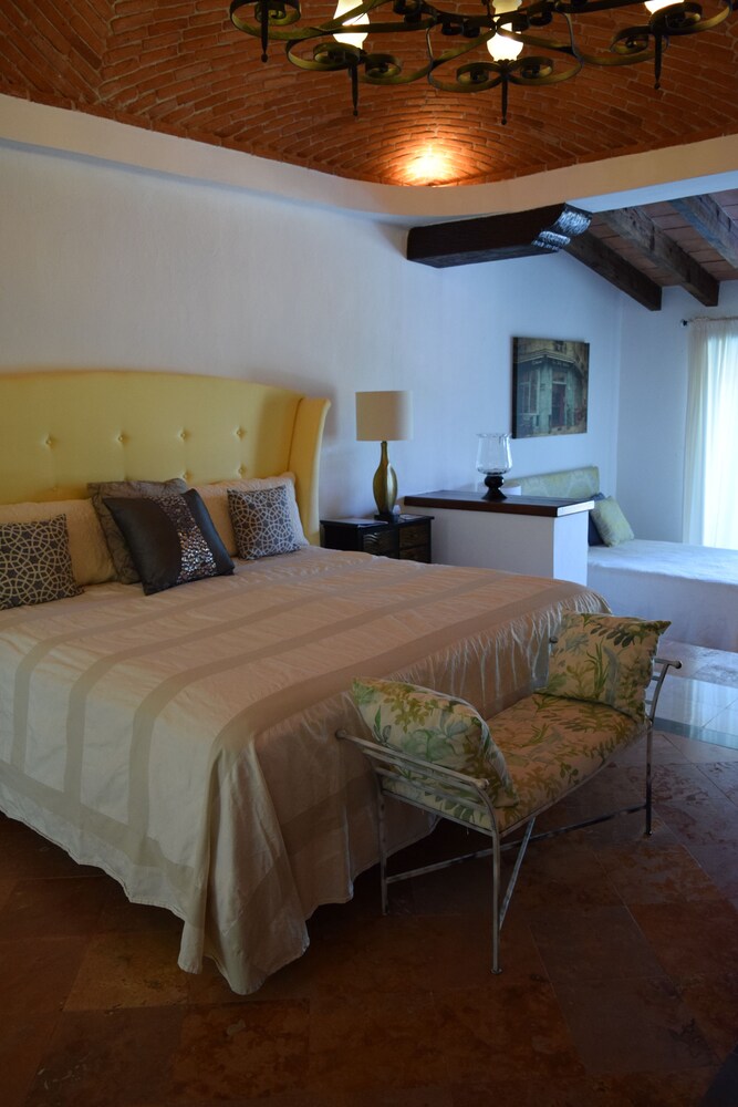 Romantic Suite - Guestroom