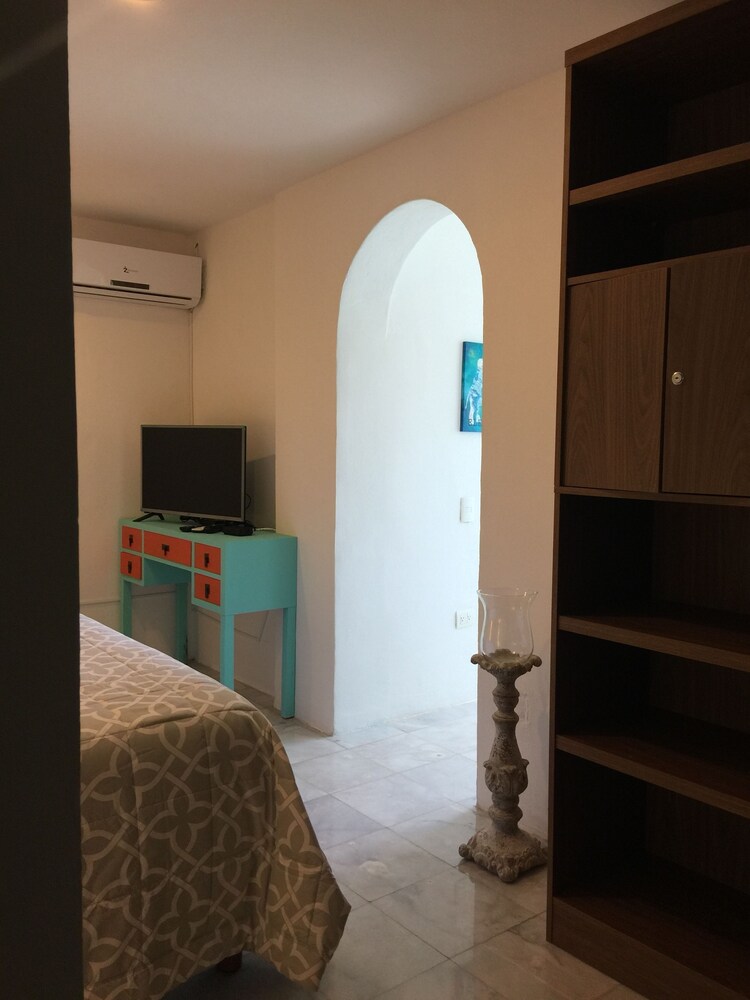 Signature Suite - Guestroom