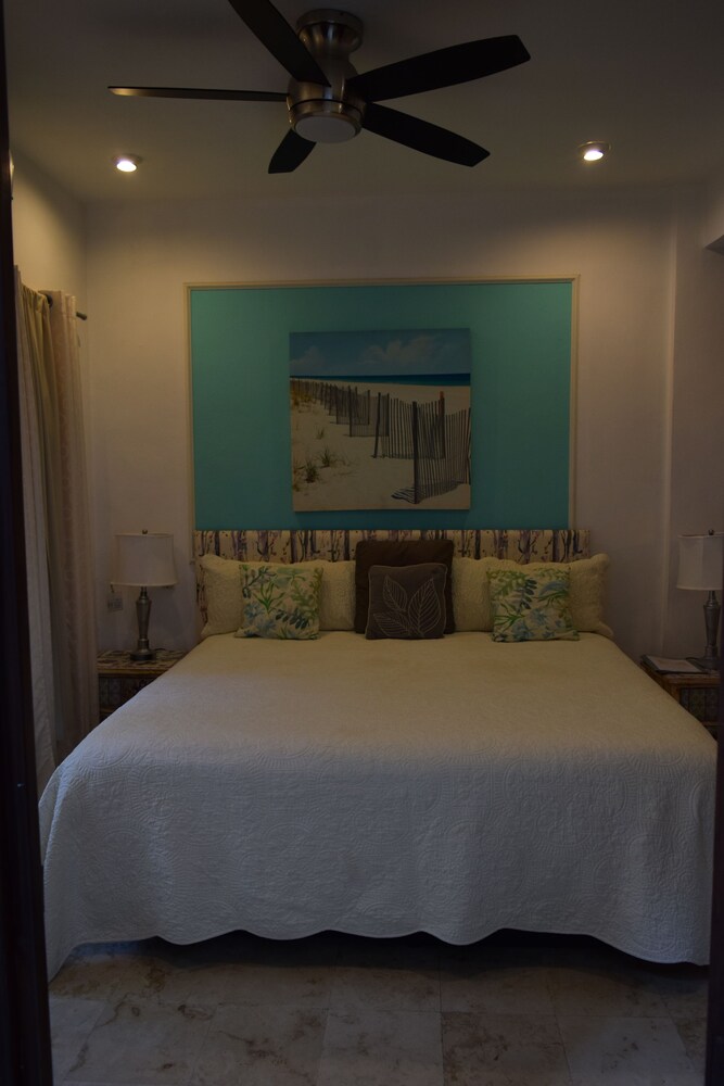 Signature Suite, 1 King Bed, Accessible, Private Bathroom - Guestroom