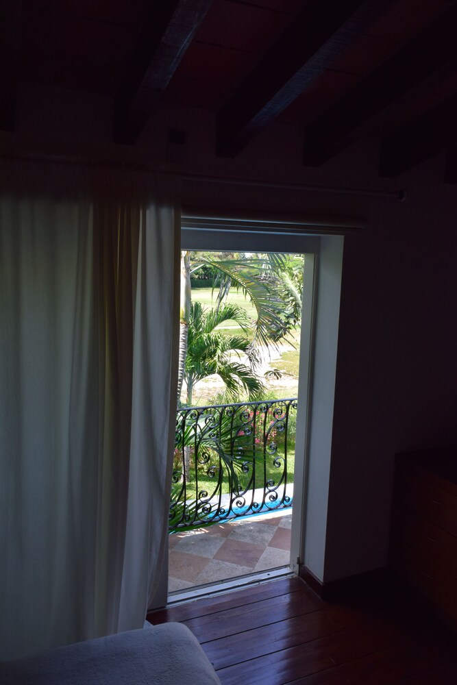 Romantic Suite - Guestroom View