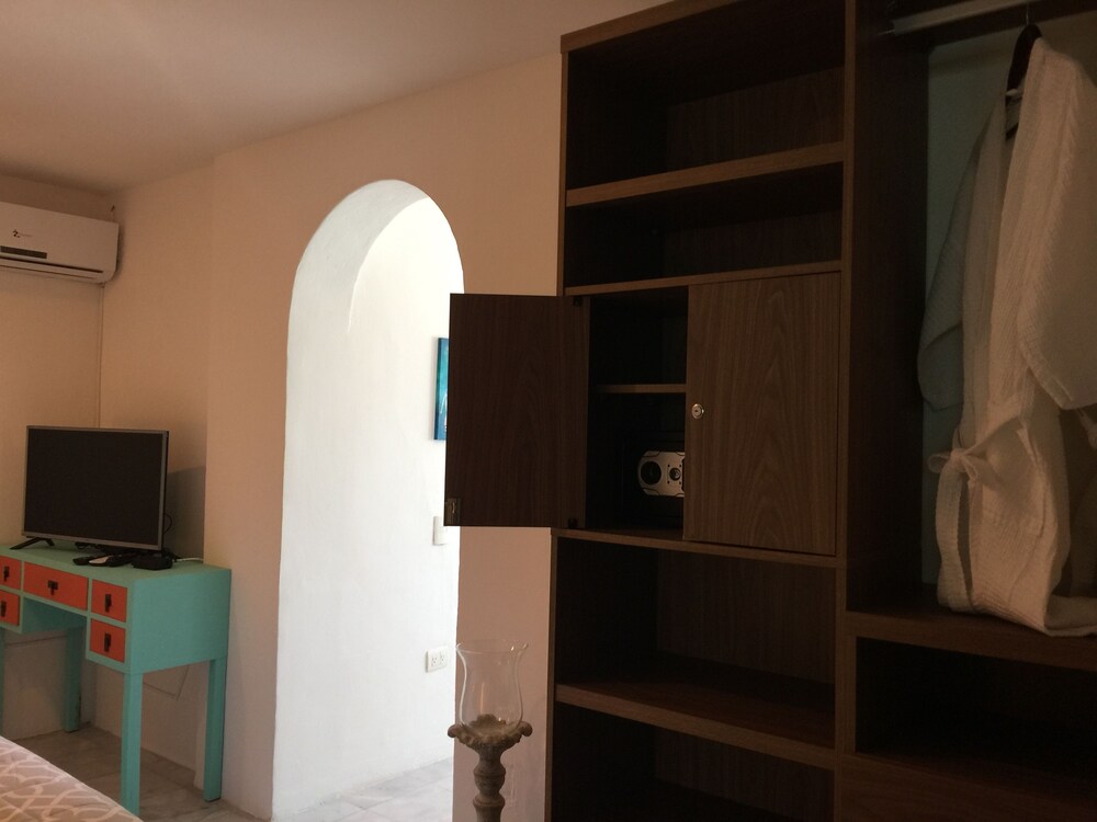 Signature Suite - Guestroom