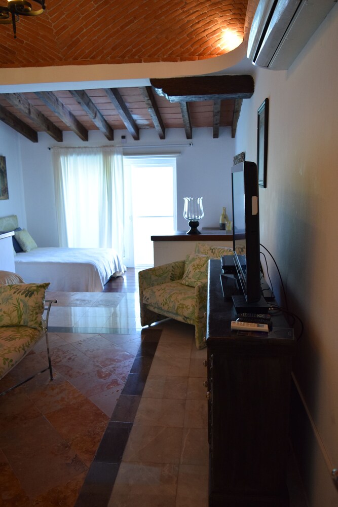 Romantic Suite - Guestroom