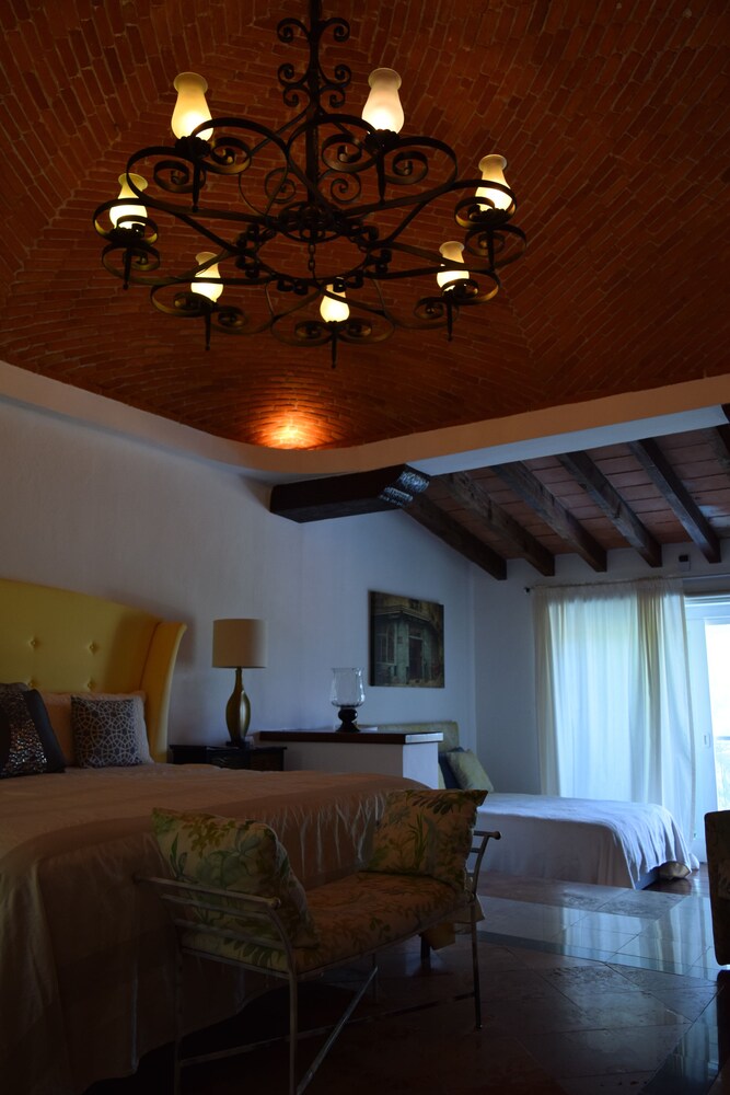 Romantic Suite - Guestroom