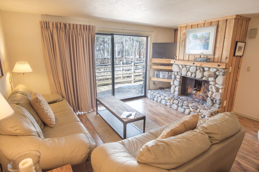 객실 (Unit 18 Two Bedroom Condo)
