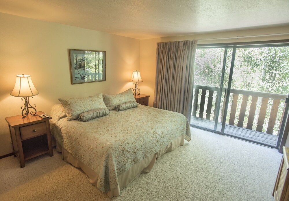 객실 (Unit 18 Two Bedroom Condo)