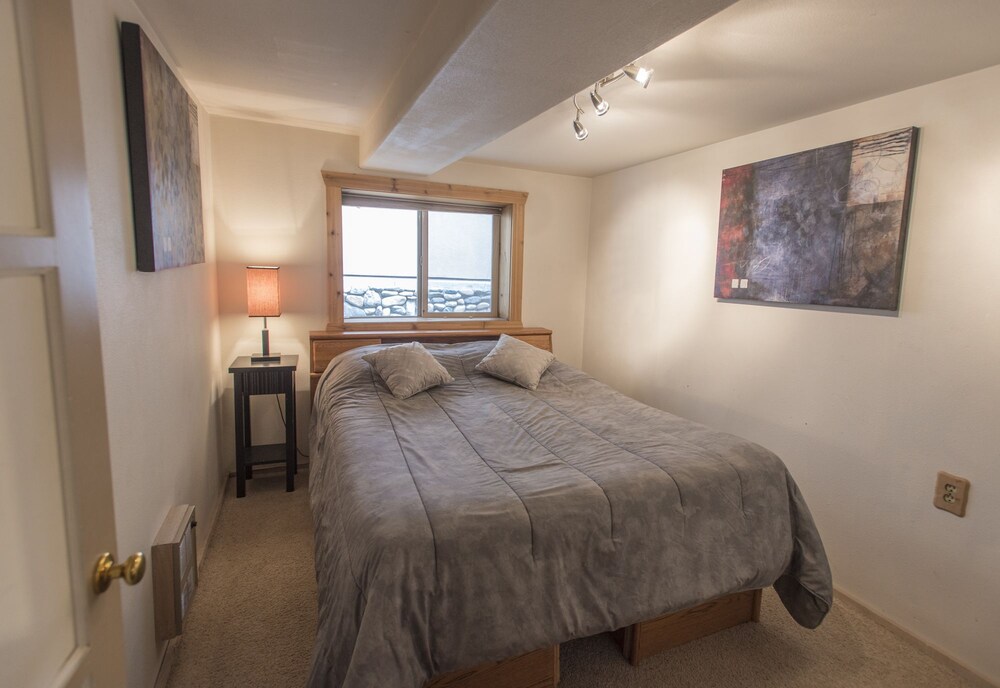 객실 (Unit 4 Two Bedroom Condo)