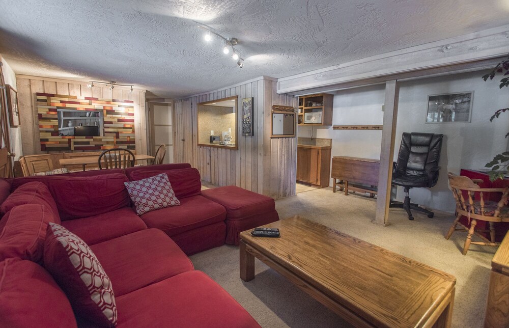 객실 (Unit 4 Two Bedroom Condo)