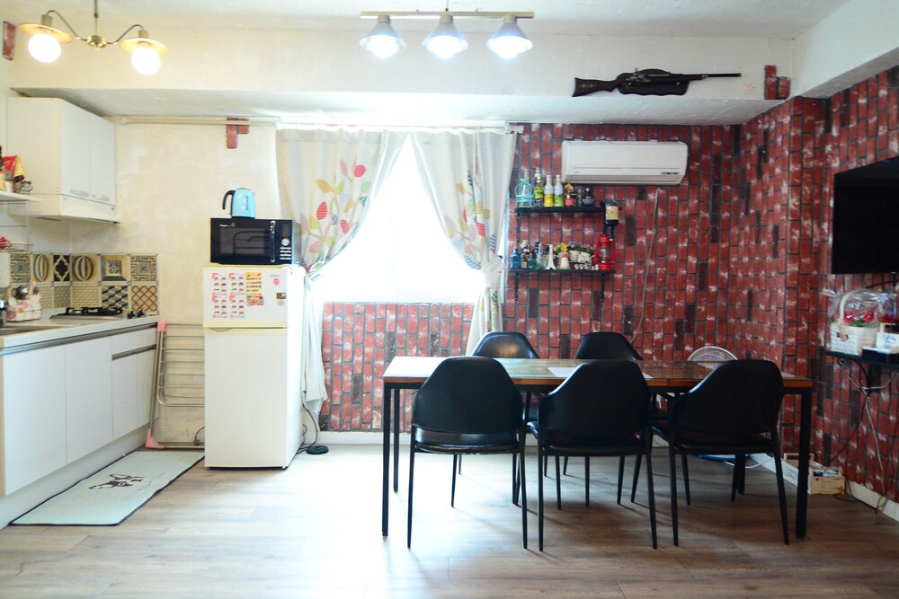 객실 (Large Family Studio (1 Queen, 1 Double, 1 Single))