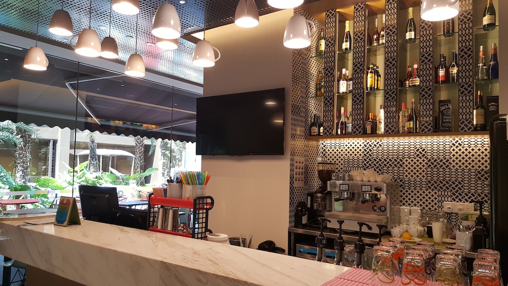 Hotel Bar