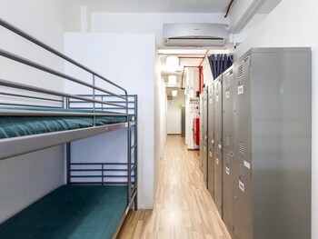 New Society Backpackers Hotel - Hostel