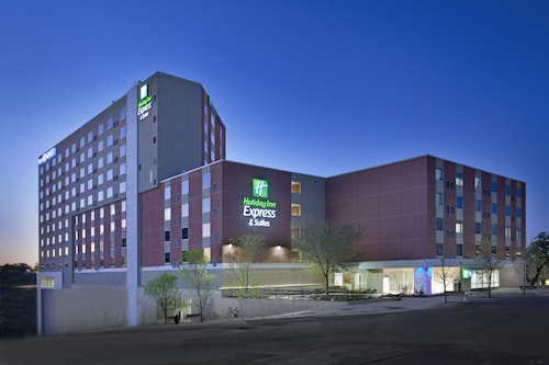 Holiday Inn Express & Suites Austin Downtown - University