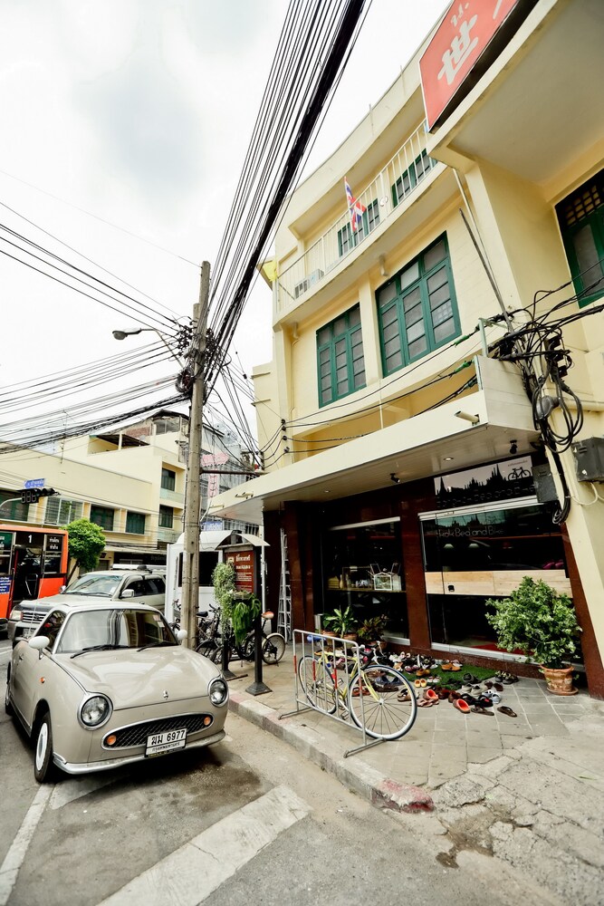 ด้านหน้าของโรงแรม