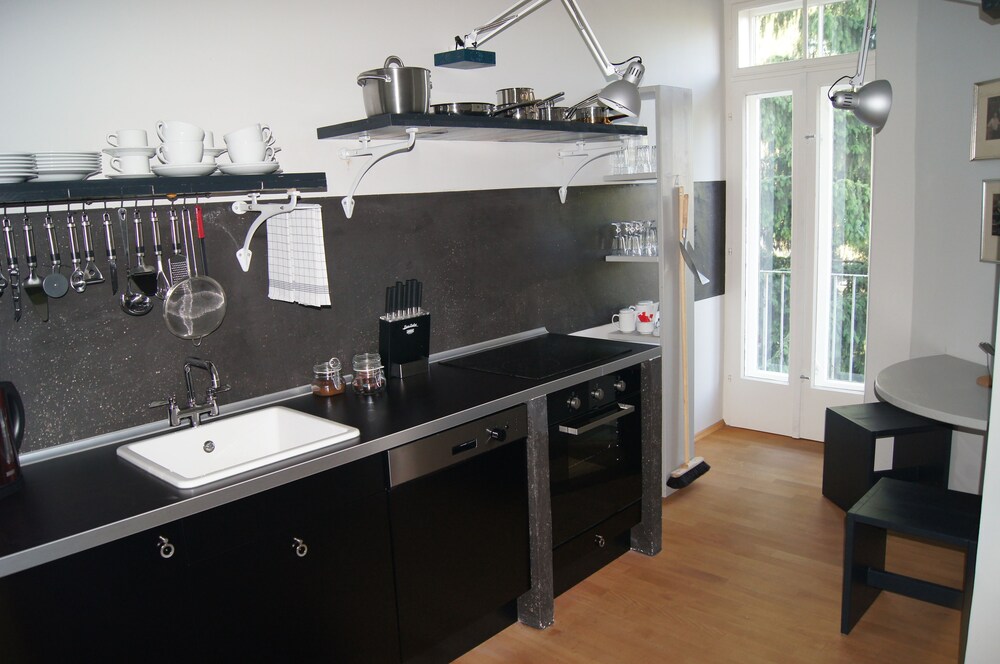 Küche im Zimmer (Design-Apartment, 1 Schlafzimmer, Gartenblick)