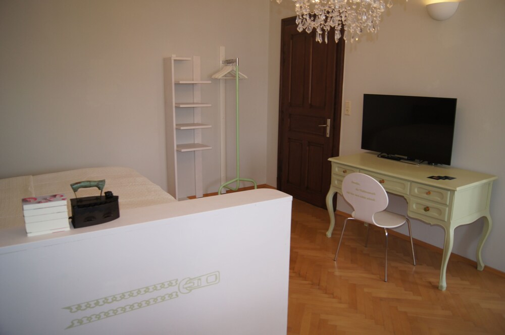 Zimmerausstattung (Design-Studio)