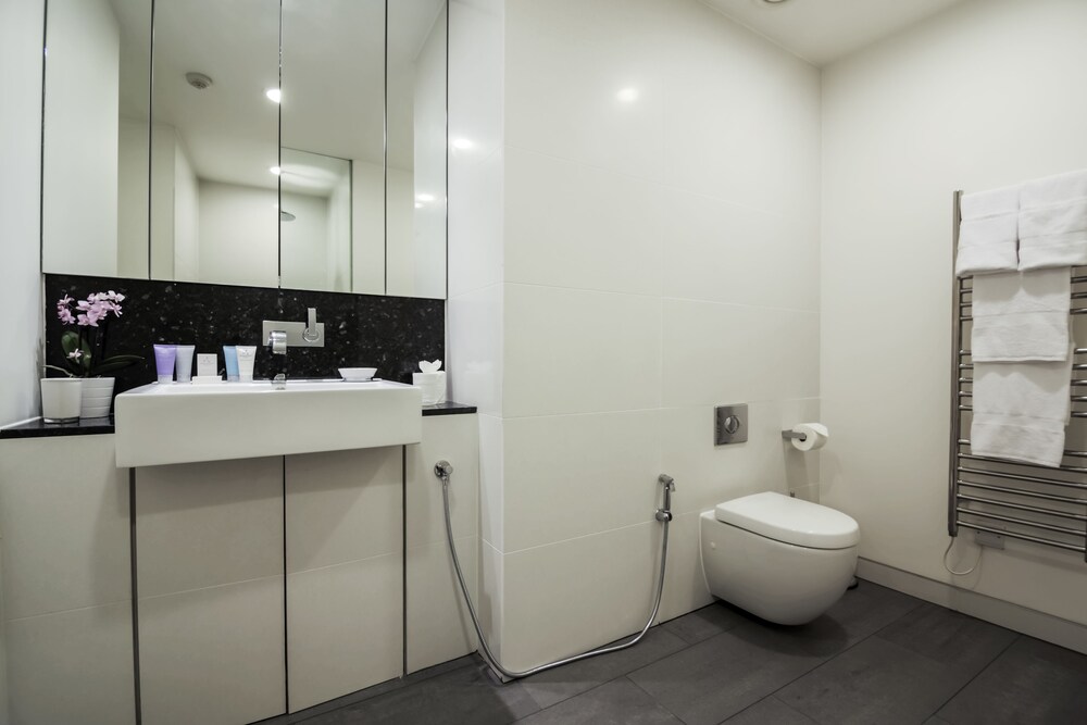 Luxury Penthouse, 3 Bedrooms, Accessible, City View - Bathroom