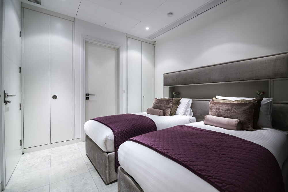 Luxury Penthouse, 3 Bedrooms, Accessible, City View - Guestroom