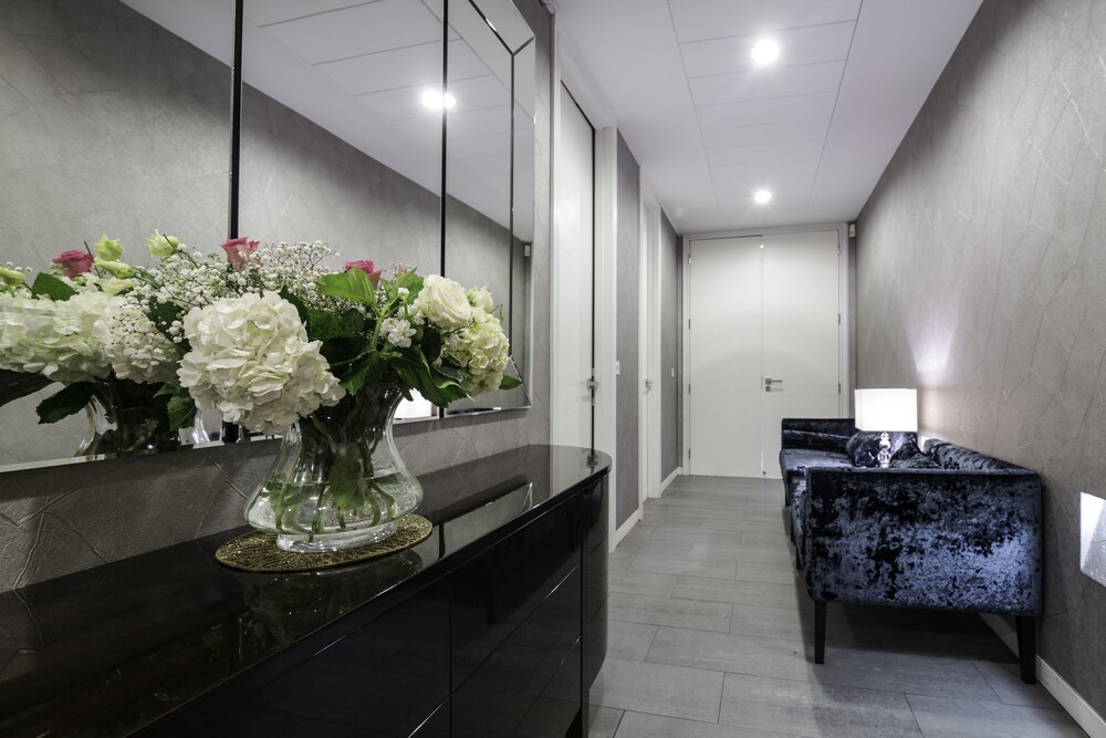 Luxury Penthouse, 3 Bedrooms, Accessible, City View - In-Room Amenity