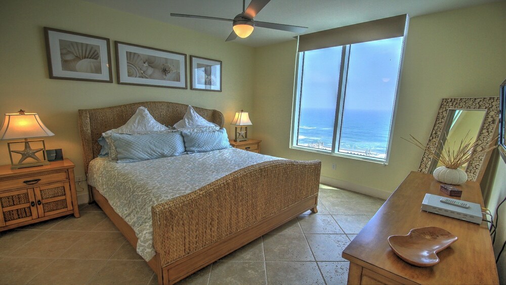 Premier Condo, 3 Bedrooms, Balcony, Bay View - Guestroom