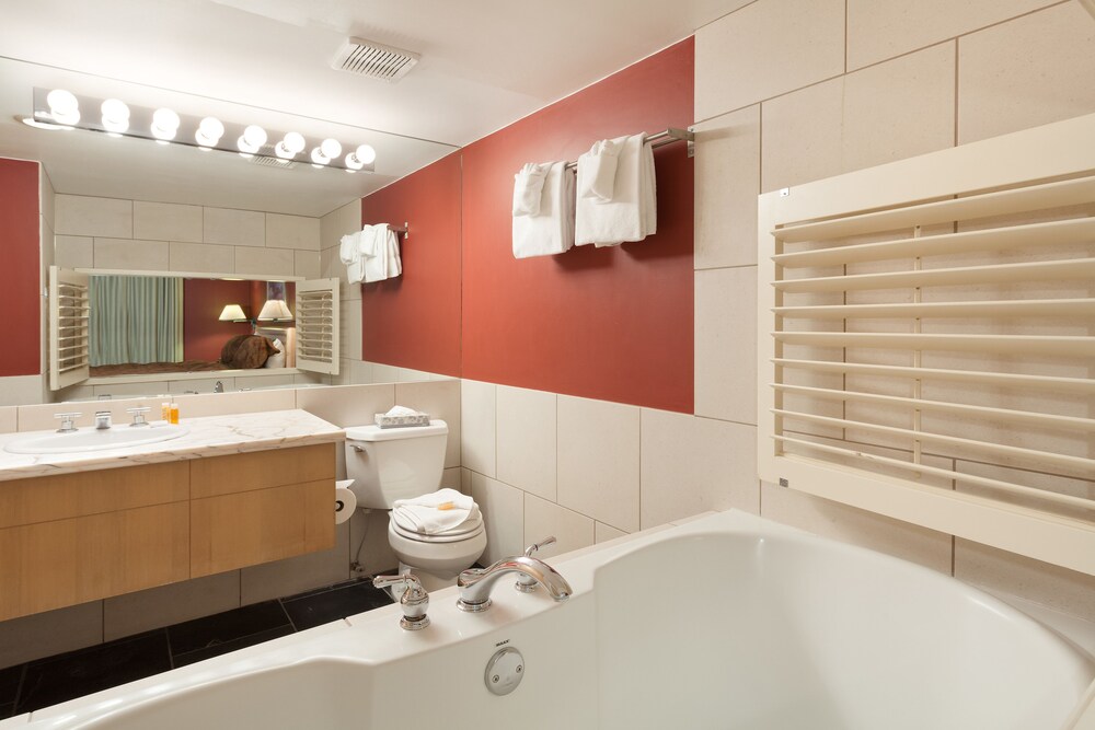Deep Soaking Bathtub