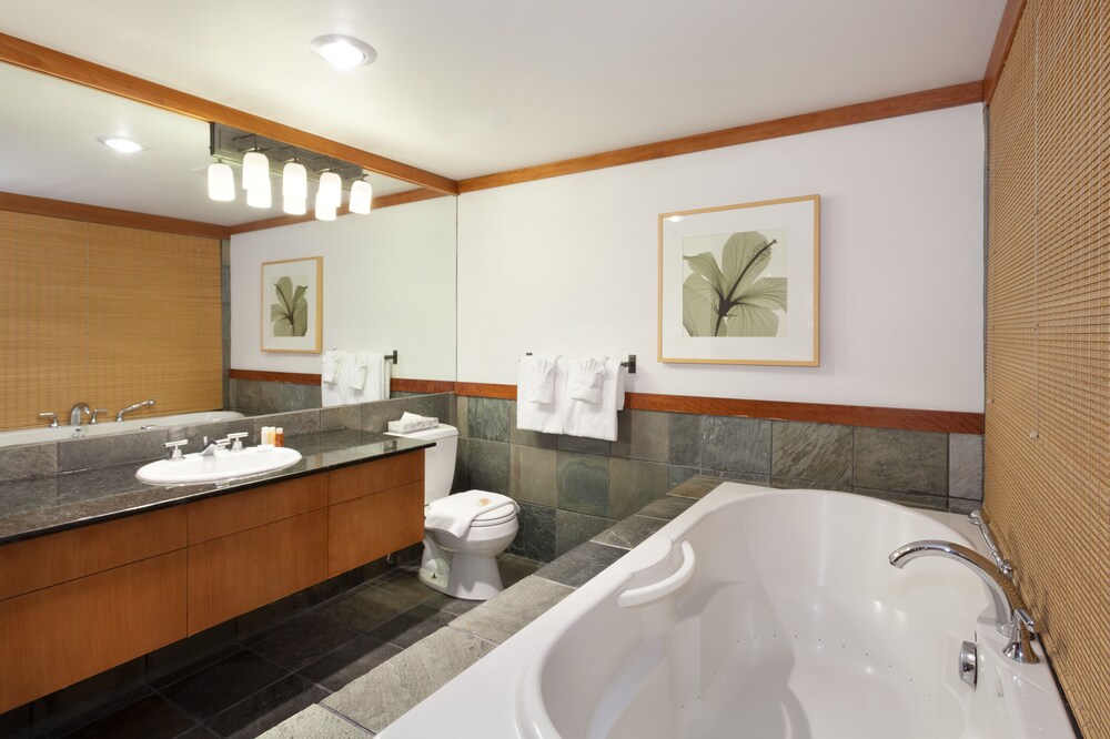 Deep Soaking Bathtub