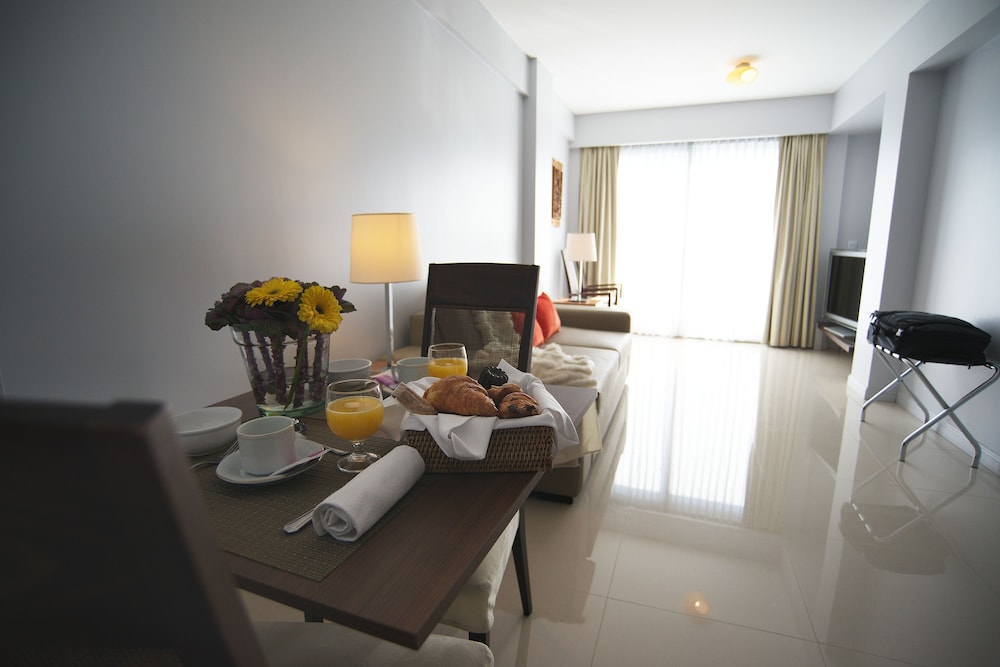 Studio Apartment - In-Room Dining