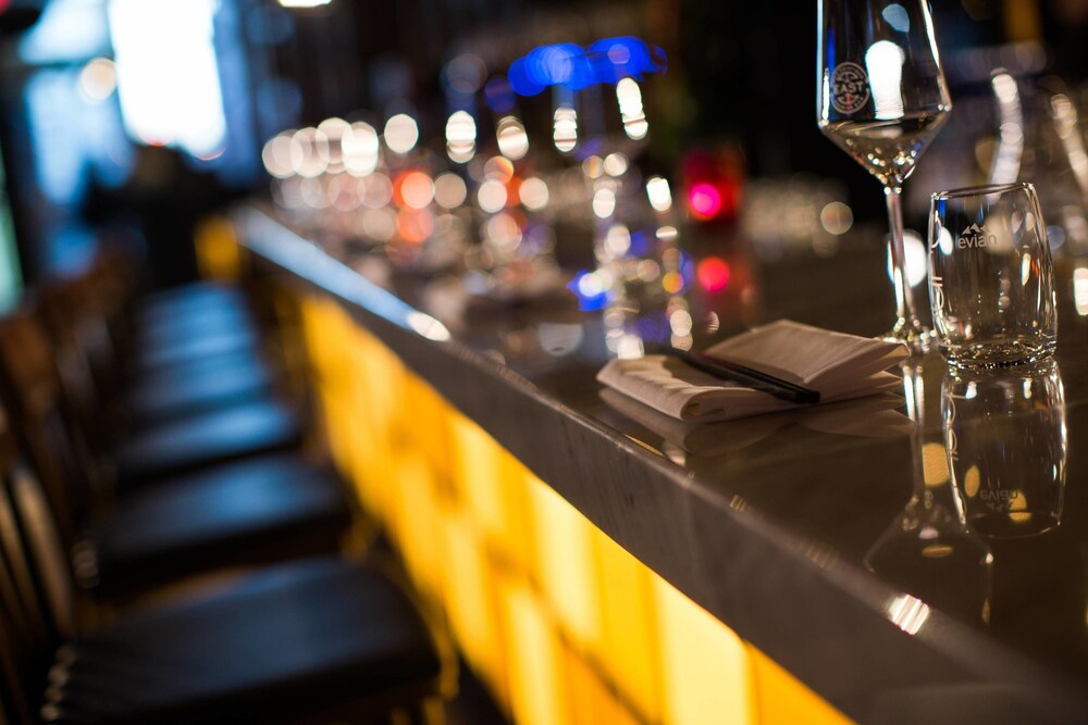 Hotel Bar