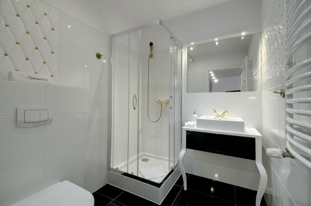 Family Apartment - Bathroom