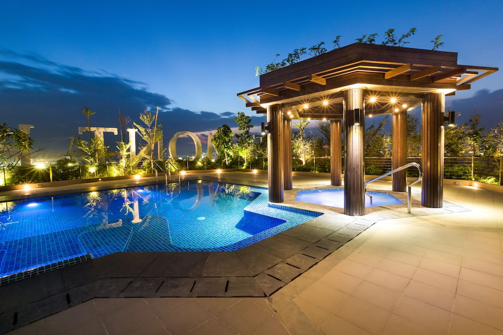 Rooftop Pool