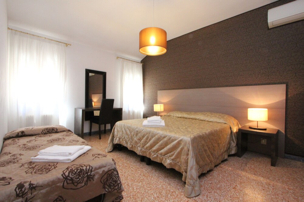 Apartment, 2 Bedrooms (San Marco Bis - Castello 4605) - Guestroom