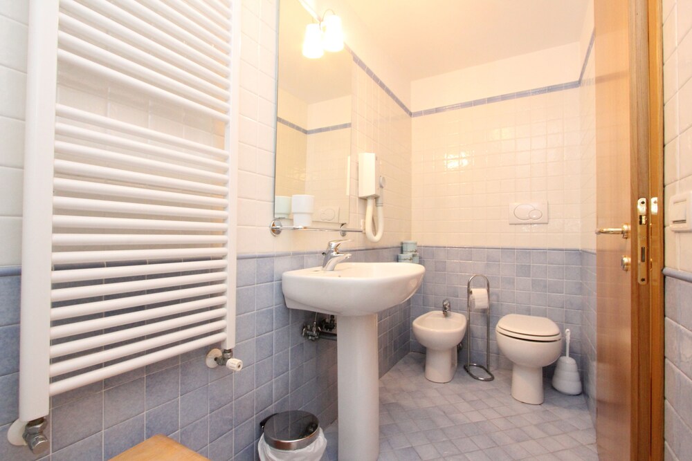 Apartment (Residence degli Artisti) - Bathroom