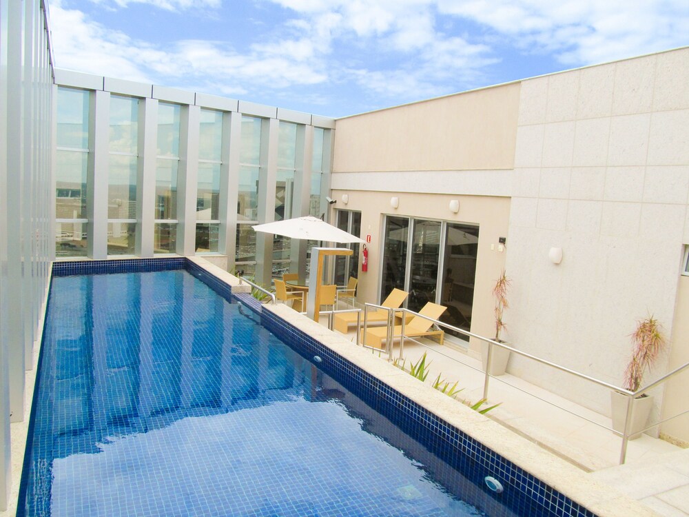 Piscina no terraço