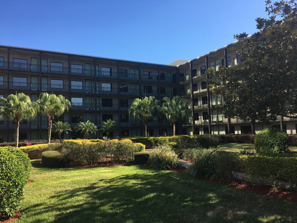 Courtyard, Wyndham Garden Lake Buena Vista Disney Springs® Resort Area