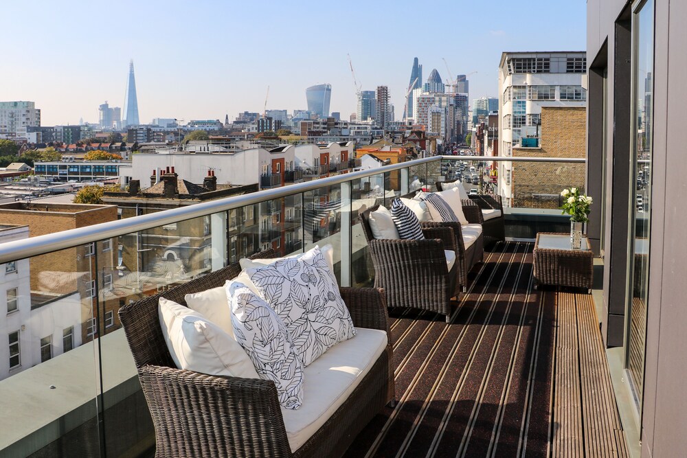 Luxury Penthouse, 2 Bedrooms, Terrace, City View - Balcony