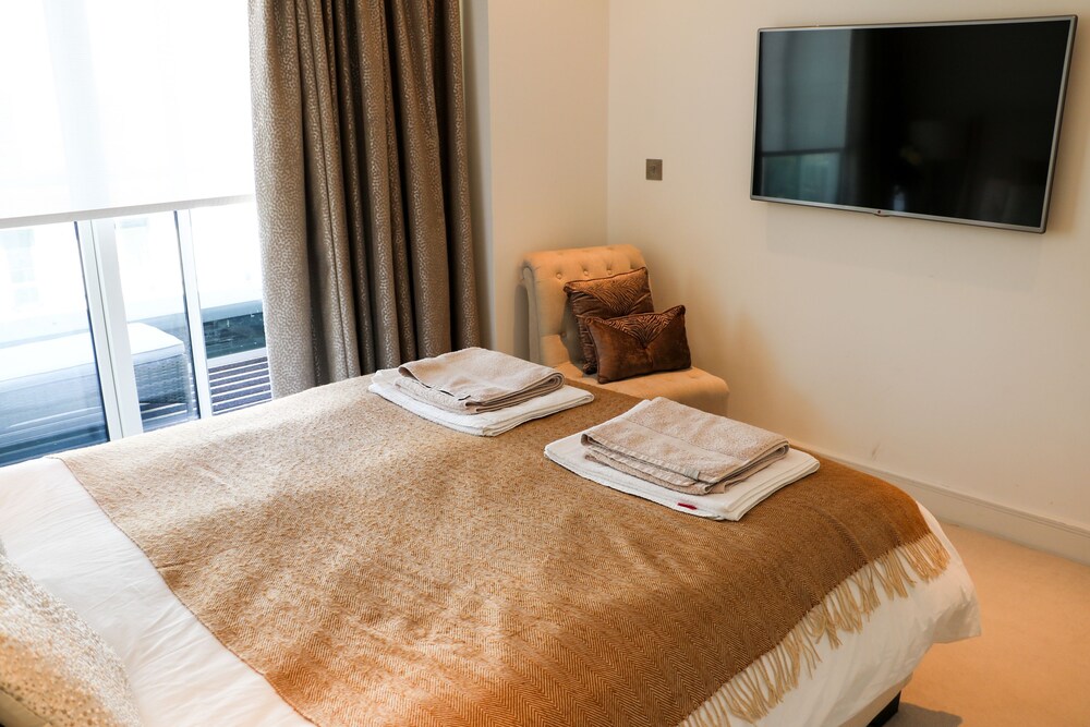 Luxury Penthouse, 2 Bedrooms, Terrace, City View - Guestroom