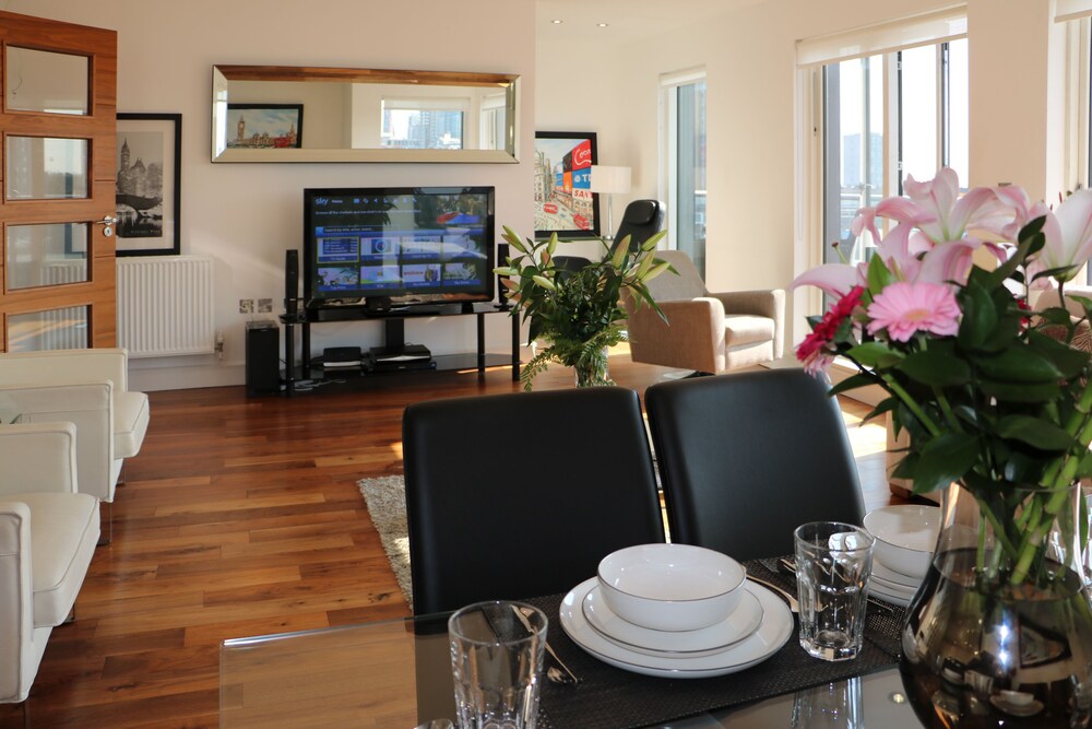 Luxury Penthouse, 2 Bedrooms, Terrace, City View - Living Area