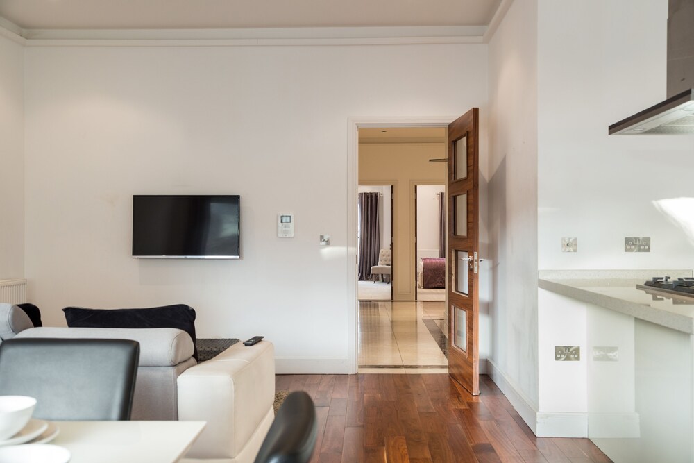 Premier Apartment, 3 Bedrooms, Accessible, Patio - Guestroom