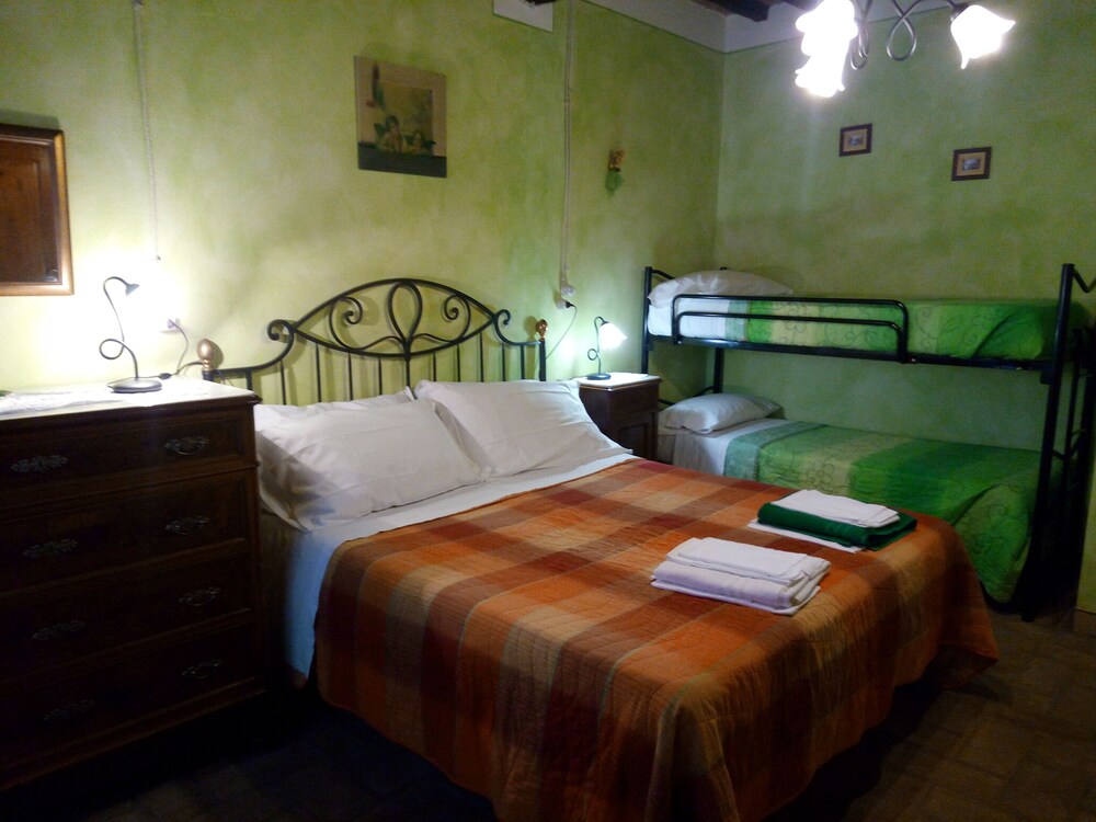 Camera (Villa, 5 camere da letto)