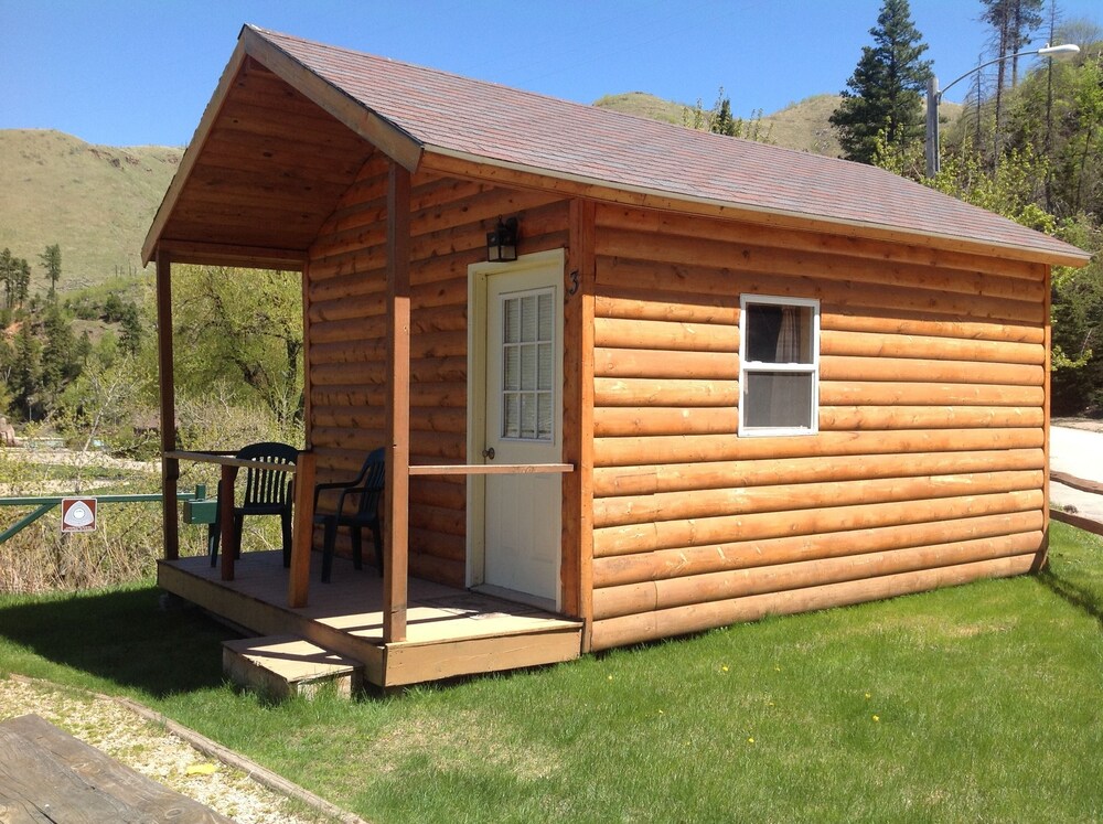 Basic Sleeping Cabin, 2 Queen Beds With Loft (No Linens) - Guestroom
