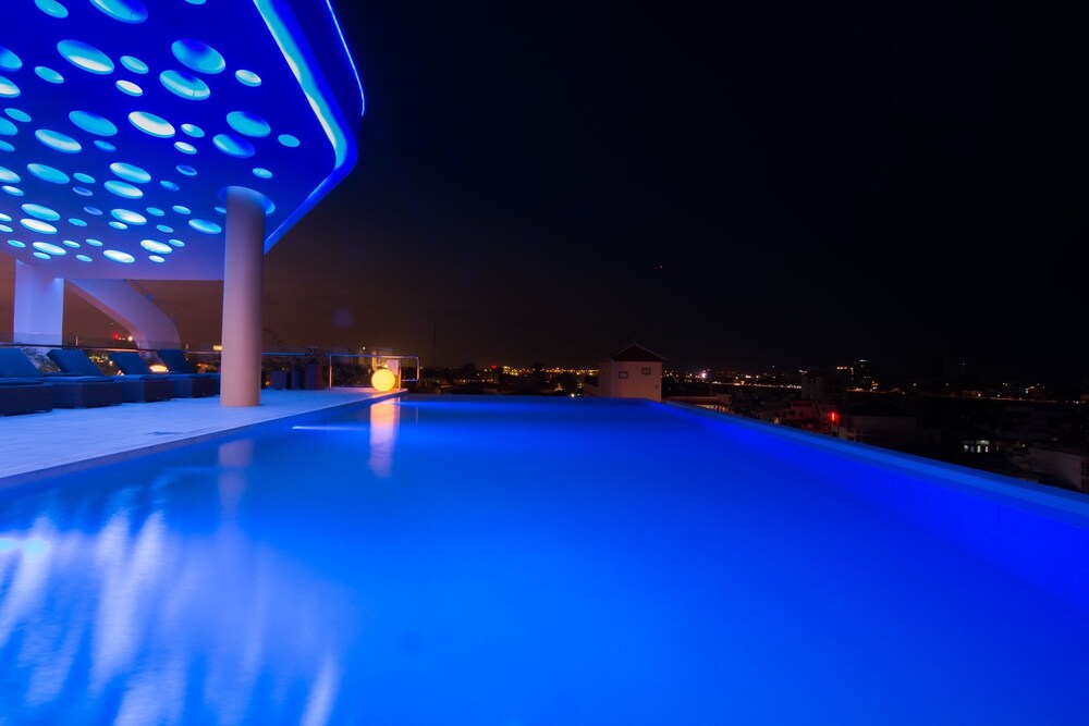 Rooftop Pool