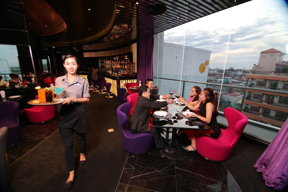 Hotel Lounge