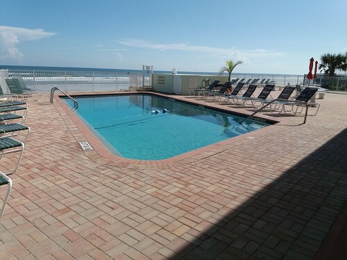 Holiday Shores Beach Club