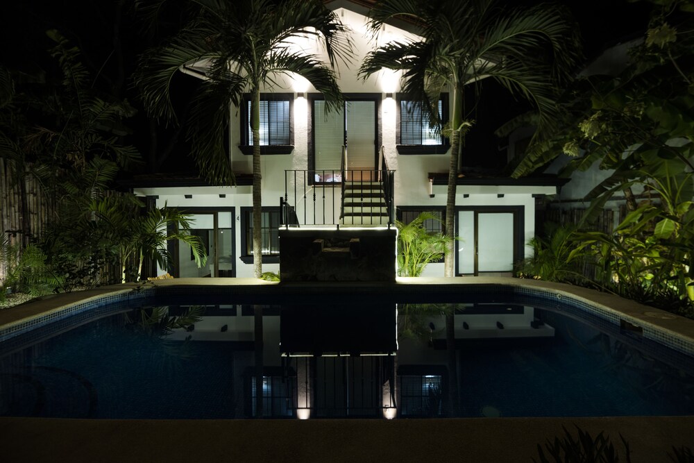 Superior Quadruple Room, Garden View, Poolside - Guestroom