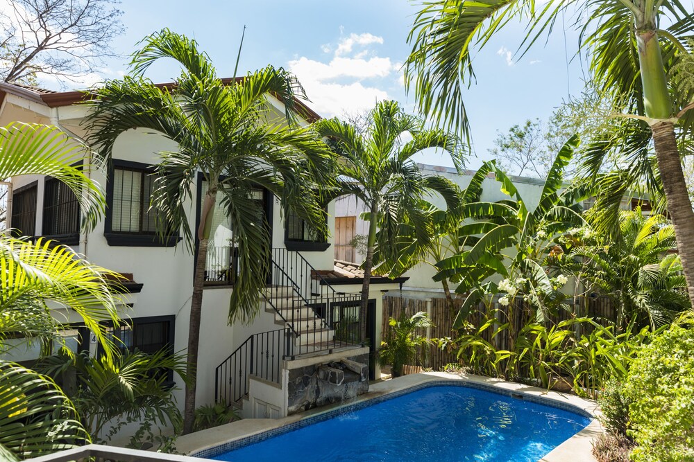 Superior Quadruple Room, Garden View, Poolside - Guestroom