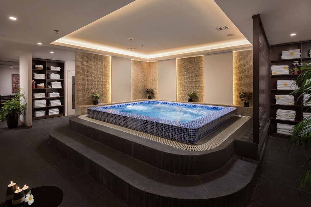 Bồn tắm spa trong nhà