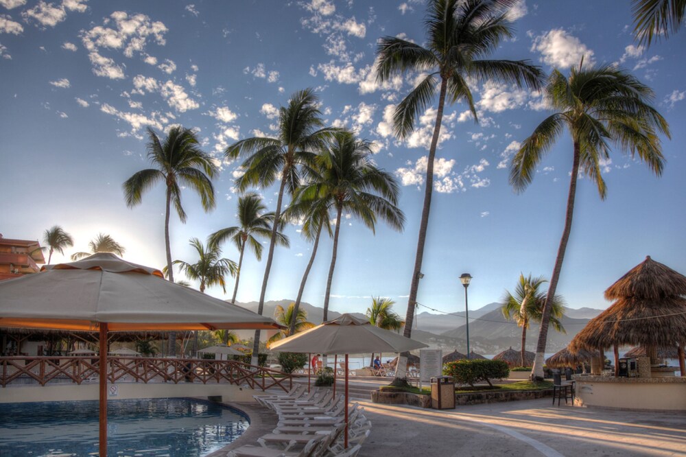 Poolside Bar