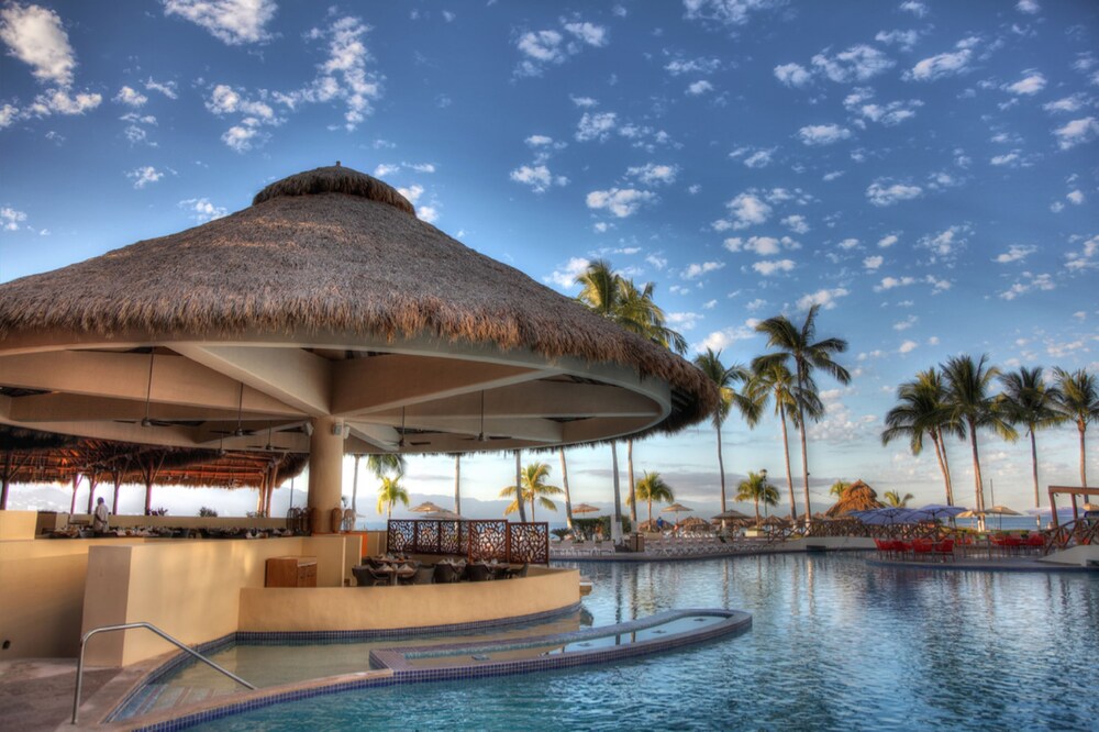 Poolside Bar