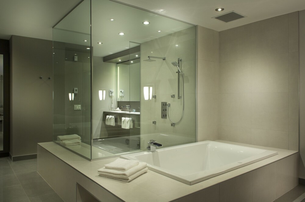 Deep Soaking Bathtub