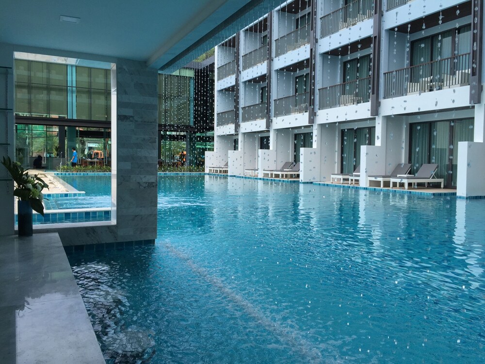 Poolside Bar